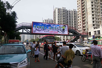 張家口市建國(guó)路人行過街天橋雙側(cè)雙面LED電子屏